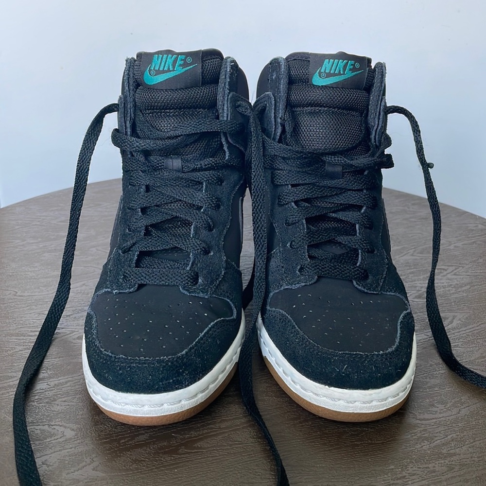 Nike women sneaker hidden heel